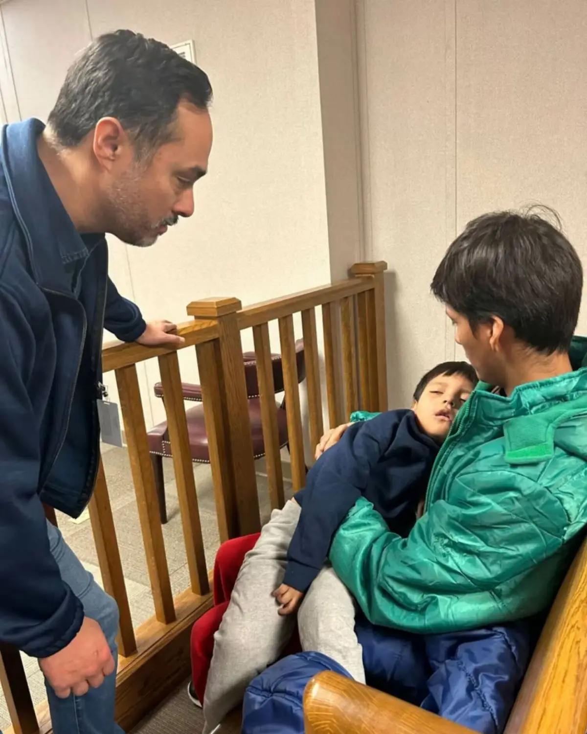 DESDE TEXAS. Padre e hijo fueron llevados a Minneapolis otra vez.