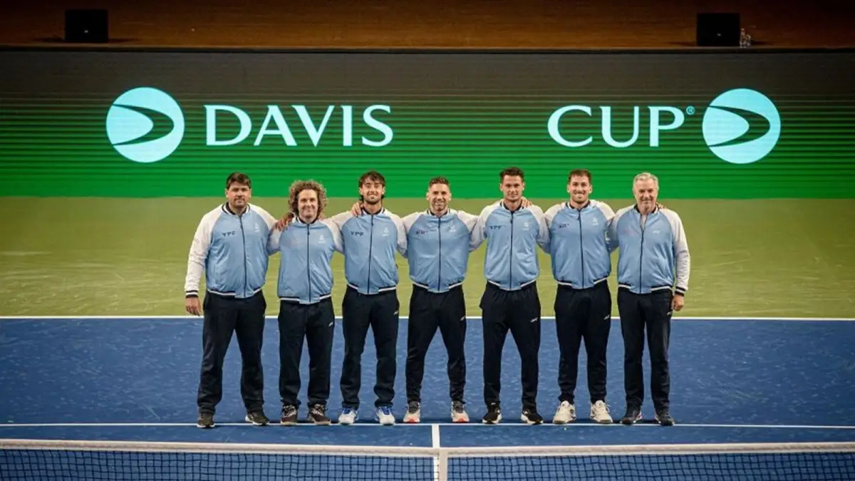 TRAVESÍA ETERNA. La delegación de la Selección Argentina de Tenis viajó más de 36 horas para arribar a Busan, Corea del Sur.