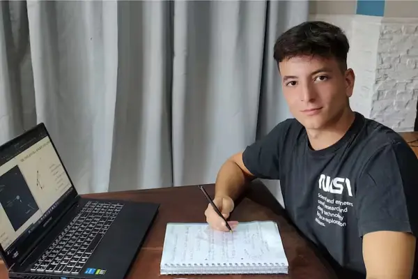 Tiene 20 años, se formó en la escuela pública y consiguió una de las becas más difíciles del mundo