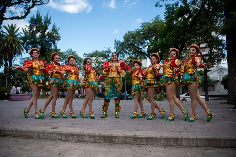 NUEVAS GENERACIONES. Niños y adolescentes se suman a las clases.
