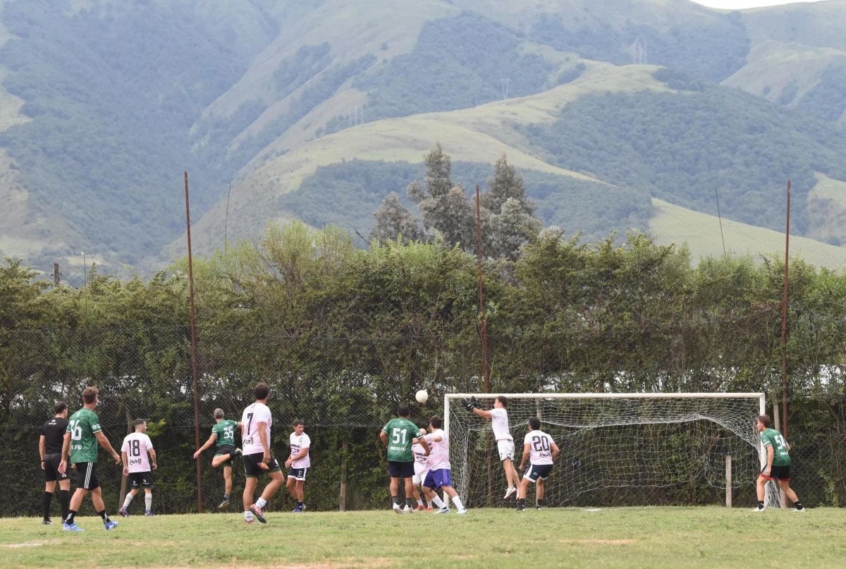 CAMPEÓN. Raco A está listo para defender su corona en fútbol masculino.