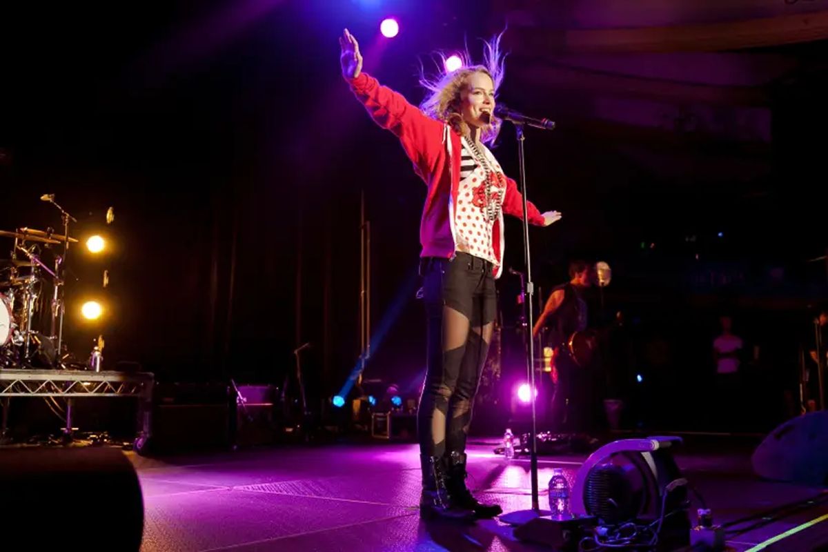 EX ESTRELLA POP. Antes de liderar una startup espacial millonaria, Bridgit Mendler llenaba escenarios y rankings musicales en todo el mundo. / DISNEY