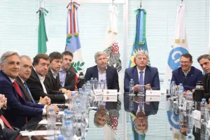 El rojo fiscal de las provincias cruje en las aulas: paros en 15 provincias y tensión por los fondos