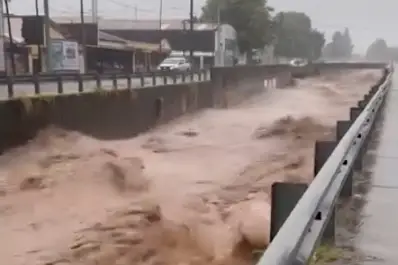 Viernes bajo agua: cortes de tránsito en la zona del Canal Sur y alerta por tormentas fuertes