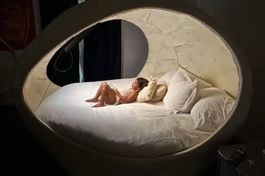 Así es la “cama huevo” en la que duerme la hija de Fernando Burlando y Barby Franco