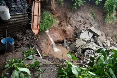 El temporal provocó un derrumbe en el barrio Calpini de Tafí Viejo y hay viviendas en riesgo