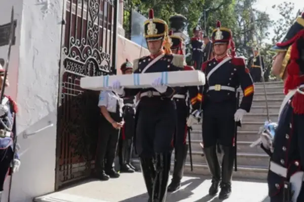 El director de la Casa Histórica celebró la devolución del sable corvo de San Martín a los Granaderos: “Milei hizo lo que tenía que hacer”