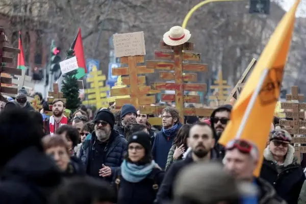 Graves incidentes en Milán durante una masiva protesta contra los Juegos Olímpicos de Invierno