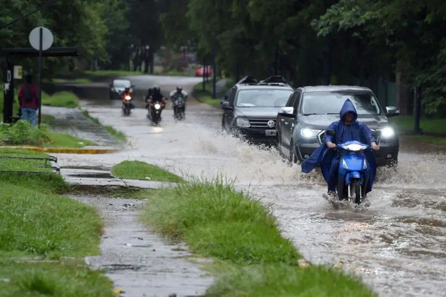 UN RÍO. El sistema de desagües trabajó al máximo.