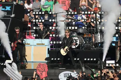 Video: Green Day encendió el Super Bowl LX con un show explosivo y lleno de clásicos