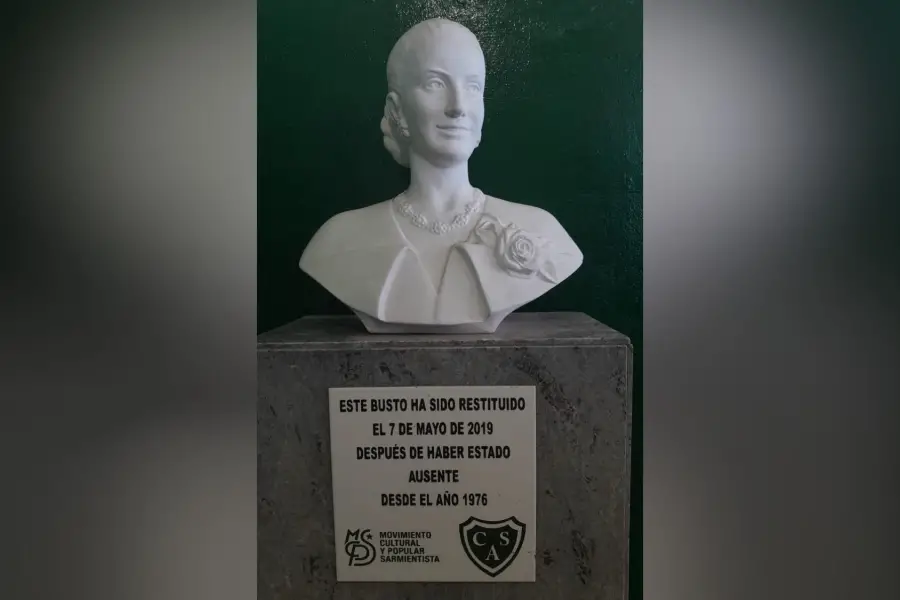 MEMORIA. El busto de Eva Duarte, uno de los grandes símbolos del estadio de Junín.