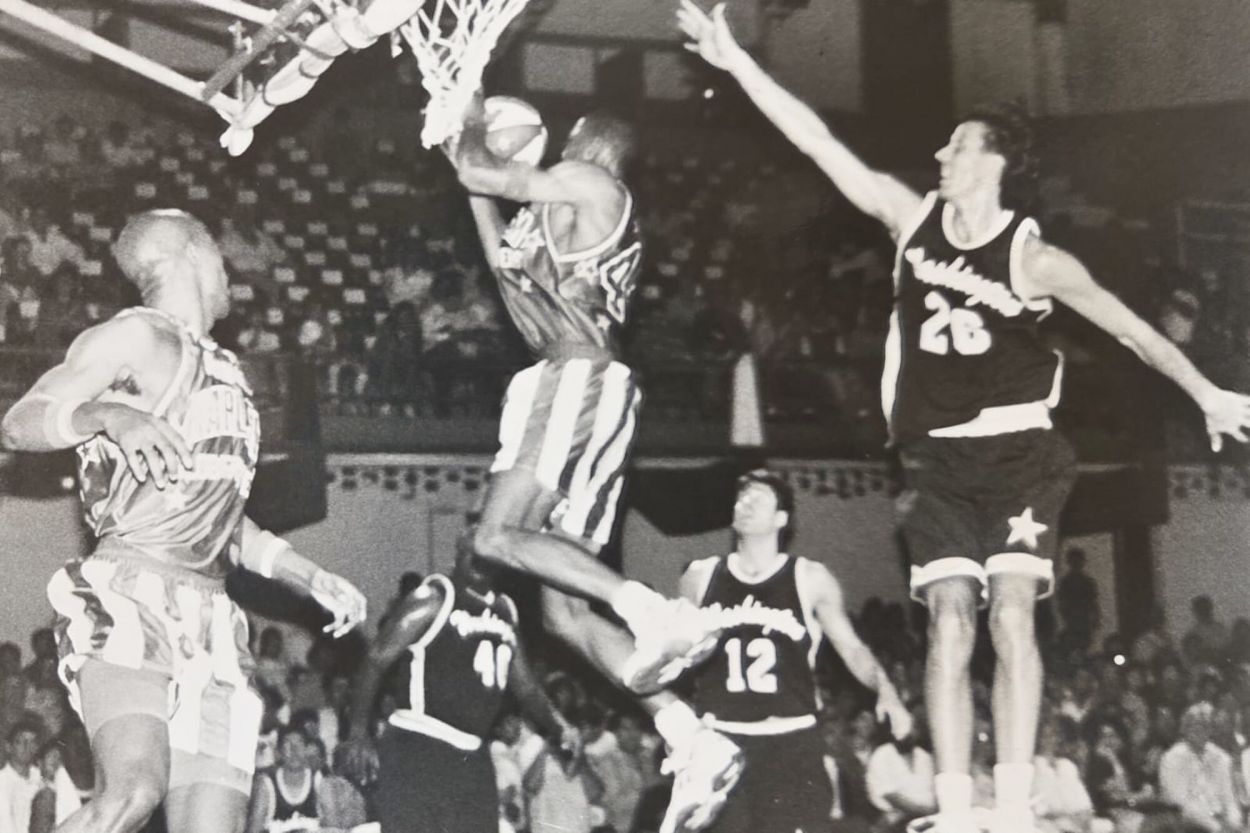 Recuerdos fotográficos: La divertida magia de los Globetrotters en Tucumán