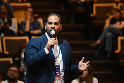 Pablo Haro: “Mientras Chahla camina los barrios, otros caminan timelines”