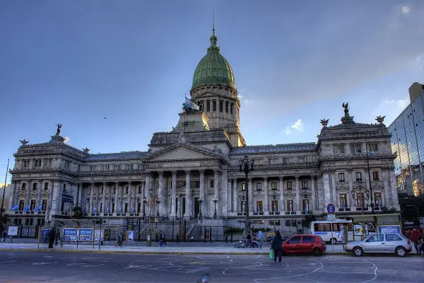 Reforma laboral y Ley penal juvenil: amenazas y hermetismo marcan una semana clave en el Congreso