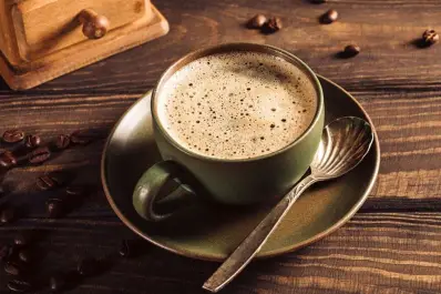 Beber café o té podría proteger la memoria: la cantidad ideal según un estudio