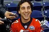 Es argentino, usó la 7 por Barros Schelotto y sigue siendo el único sudamericano campeón del Super Bowl: cómo llegó a la NFL y quedó en la historia