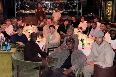 Cena del Real Madrid antes de la Champions: ¿con quiénes compartió mesa Mastantuono?