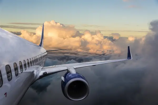 La desconocida razón por la que los aviones no vuelan en línea recta sobre el Pacífico