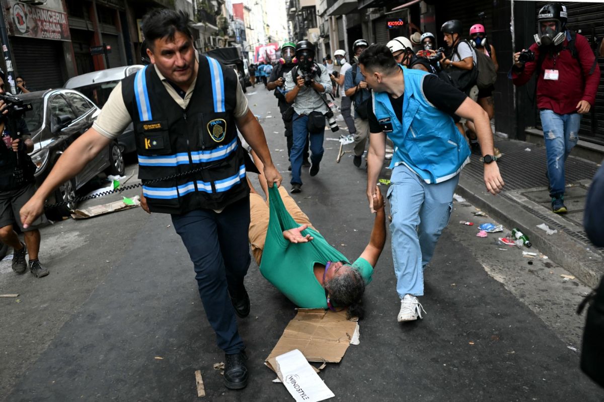 Incidentes frente al Congreso durante la marcha contra la reforma laboral: más de 30 detenidos