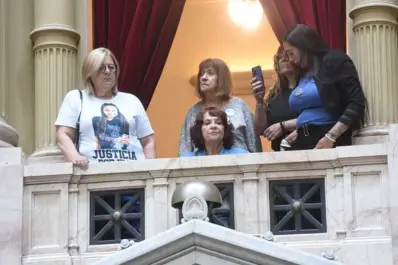 Familiares de víctimas de crímenes cometidos por menores, presentes en el recinto de Diputados