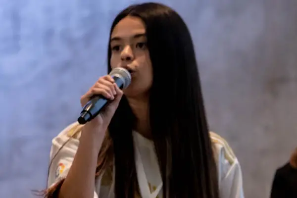 Tiene 18 años y su charla sobre la adicción a la pornografía impulsó un programa federal