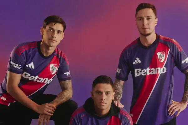 La camiseta violeta de River debutará hoy y genera polémica