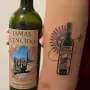 Más que 100 puntos Parker: la mensaje del vino tucumano que terminó tatuado en el brazo de una joven francesa