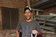 Cielorrasos, mezcla y el sueño del Federal A: el obrero de Tucumán Central que construye su propio destino