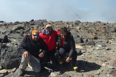 Cuatro tucumanos hicieron cumbre en el volcán activo más alto del mundo