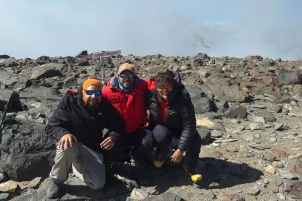 Cuatro tucumanos hicieron cumbre en el volcán activo más alto del mundo