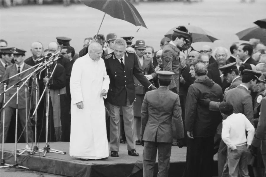 ¿Por qué hace 40 años que no viene un Papa al país? La historia del único pontífice que visitó la Argentina y el posible desembarco de León XIV