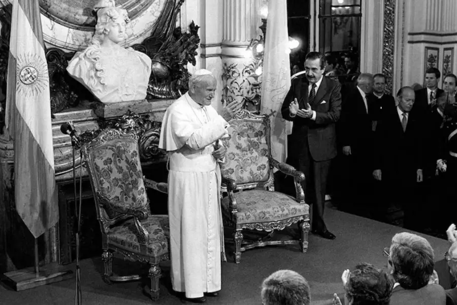 ¿Por qué hace 40 años que no viene un Papa al país? La historia del único pontífice que visitó la Argentina y el posible desembarco de León XIV