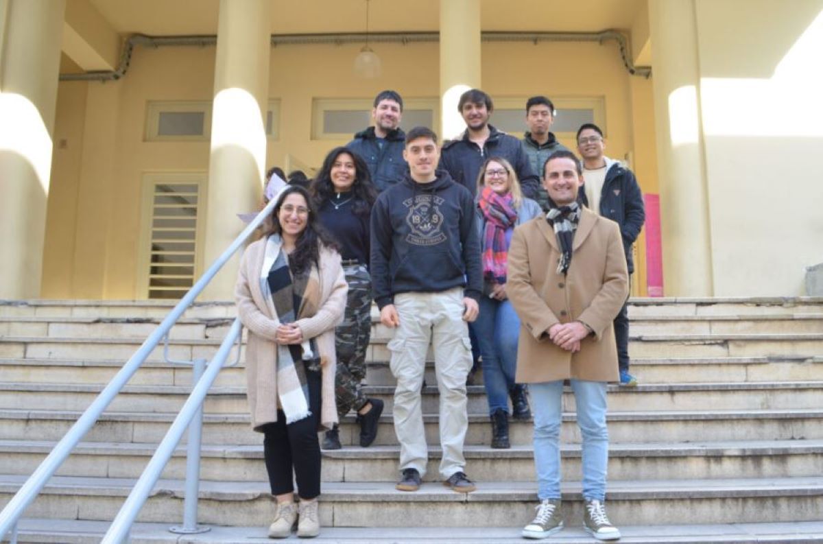 REPRESENTANTES. Parte del grupo argentino que tiene intervención en la construcción de un nanosatélite.