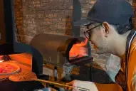 Mientras muchos salen a cenar, ellos celebran San Valentín trabajando codo a codo en su sueño