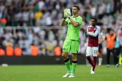 El Aston Villa de Dibu Martínez quedó eliminado de la FA Cup tras caer 3-1 ante Newcastle