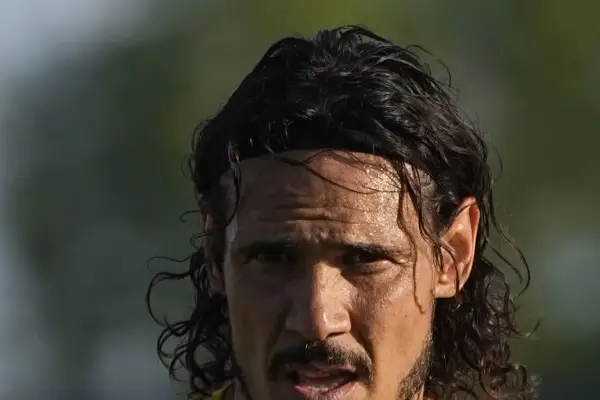 Cumpleaños y regalo esperado: la decisión de Úbeda con Edinson Cavani para el duelo ante Platense