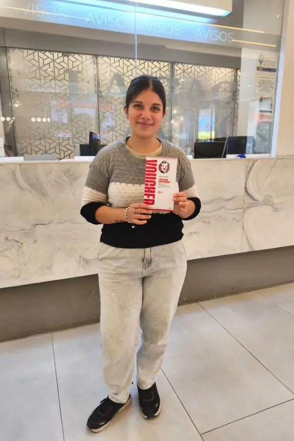 AGUSTINA. Festejará con su amiga.