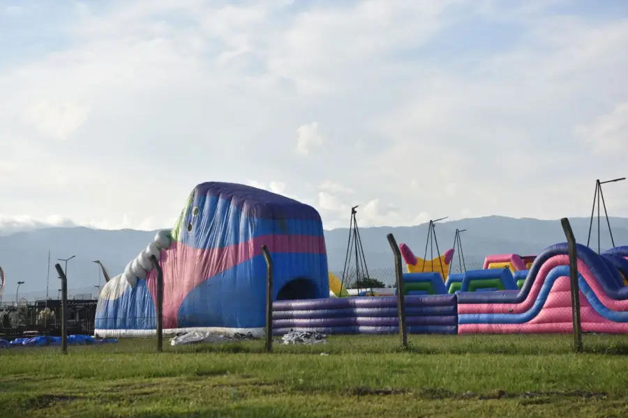 TRESCIENTOS METROS DE DIVERSIÓN. Cientos de niños y adultos ya disfrutaron de la actividad en Las Cañas.