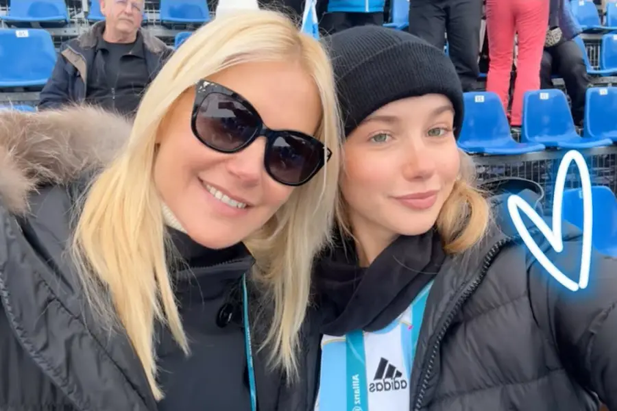 FAMILIA. Valeria Mazza y su hija Taina Gravier observaron de cerca la actuación de Tiziano.