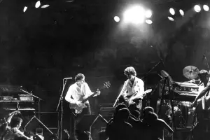 Recuerdos fotográficos: 1986. Unos 50 inadaptados agreden a Charly y a Pedro Aznar en Villa Luján