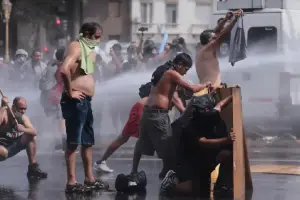 Detuvieron al acusado de arrojar una molotov en la protesta contra la reforma laboral