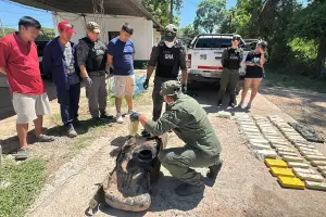 Una familia viajaba en una camioneta rellena con 65 kilos de cocaína