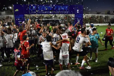 Fe, ruta y resistencia: la historia detrás de la noche épica de Tucumán Central