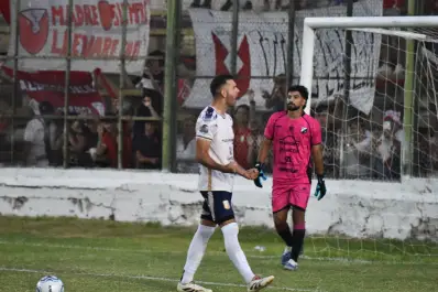 Su papá fue futbolista de Tucumán Central, su mamá fue voleibolista del club y él, protagonista del ascenso al Federal A