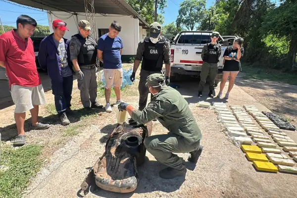 Una familia viajaba en una camioneta rellena con 65 kilos de cocaína