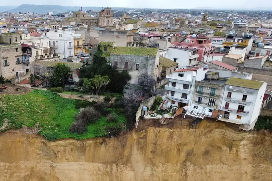 La localidad de Niscemi, en la cima de una colina, en Sicilia.