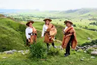 Después de casi una vida sin cantar juntas, tres hermanas copleras volvieron a reunirse