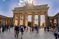 Foro de Desarrollo Juvenil 2026 en Alemania: hay becas para jóvenes de todo el mundo