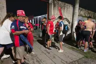 Madrugada histórica en Villa Alem: así esperaron a Tucumán Central tras el ascenso al Federal A