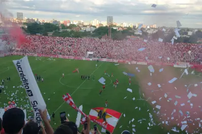 Recibimiento, luces, y la paciencia como bandera: así fue el reencuentro de San Martín con su gente